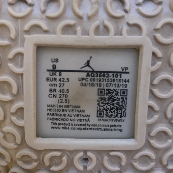 Basketball shoes